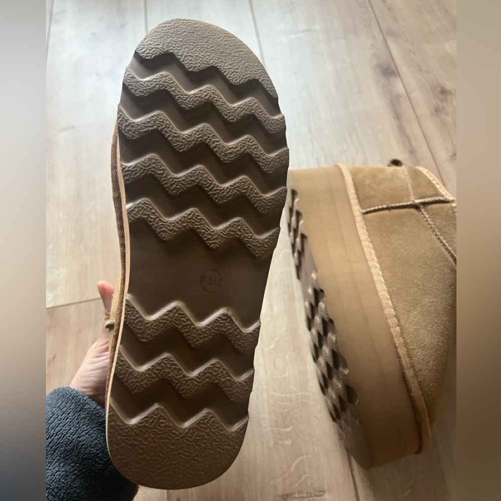 [NEW/UNWORN] CUSHIONAIRE Genuine Suede Platform Boot - Picture 8 of 9